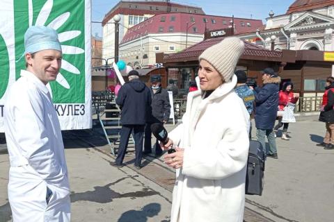 Передвижной флюорограф у центрального рынка г. Иркутска